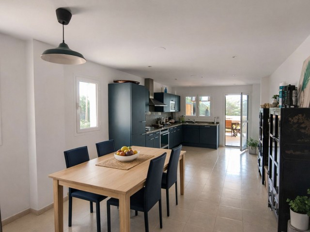 Apartamento con 3 Dormitorios  en San Roque Club