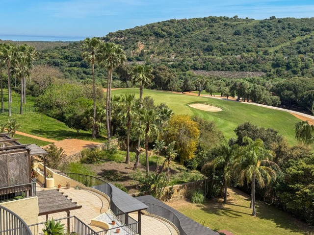 Apartamento con 3 Dormitorios  en San Roque Club