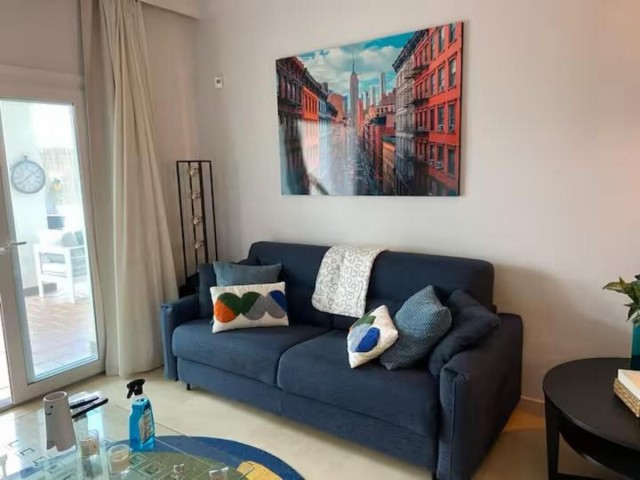 Apartamento con 2 Dormitorios  en Aloha