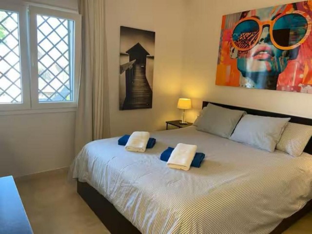 Apartamento con 2 Dormitorios  en Aloha