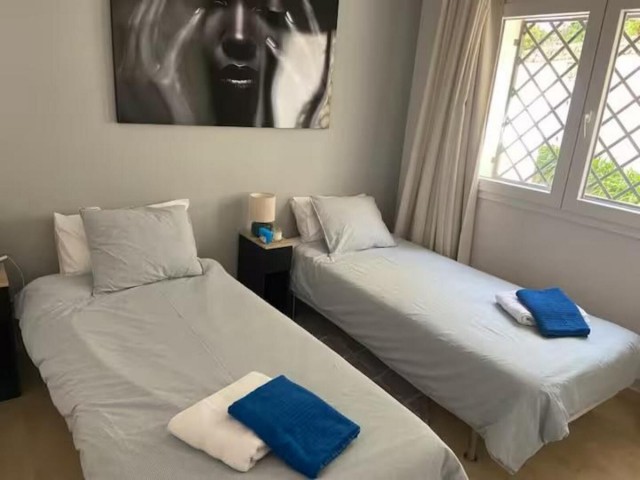 Apartamento con 2 Dormitorios  en Aloha