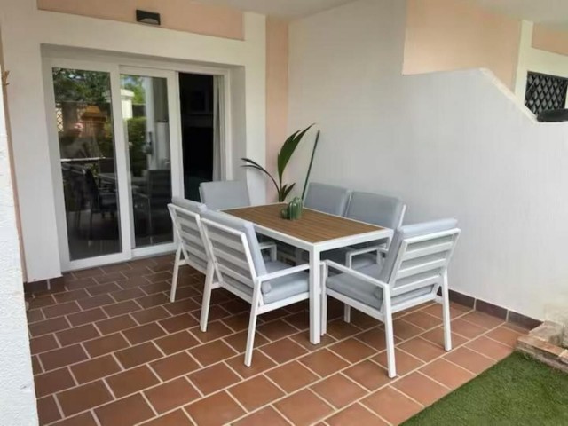Apartamento con 2 Dormitorios  en Aloha