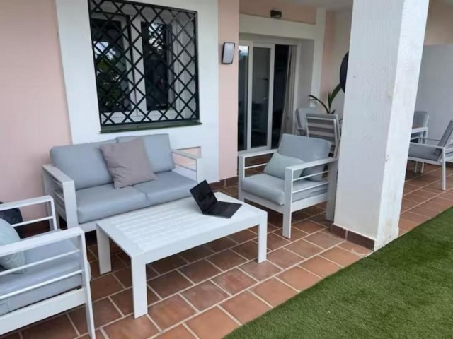 Apartamento con 2 Dormitorios  en Aloha