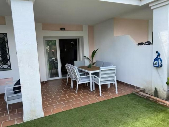 Apartamento con 2 Dormitorios  en Aloha