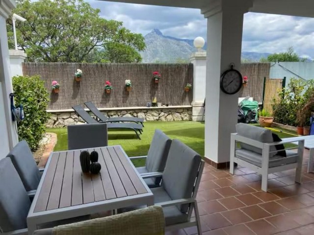 Apartamento con 2 Dormitorios  en Aloha