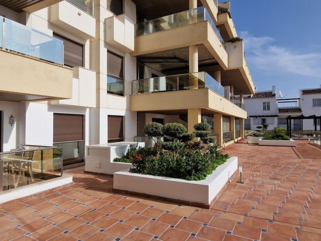 2 Bedrooms Apartment in La Duquesa