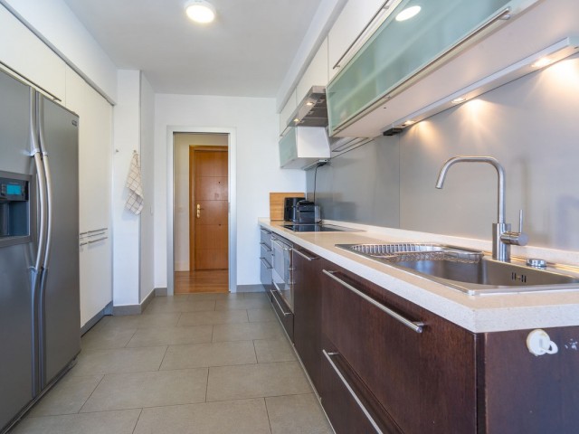 4 Bedrooms Apartment in La Carihuela