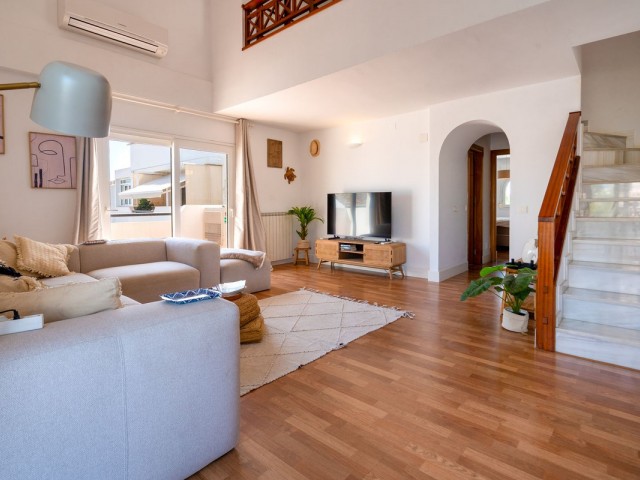 4 Bedrooms Apartment in La Carihuela