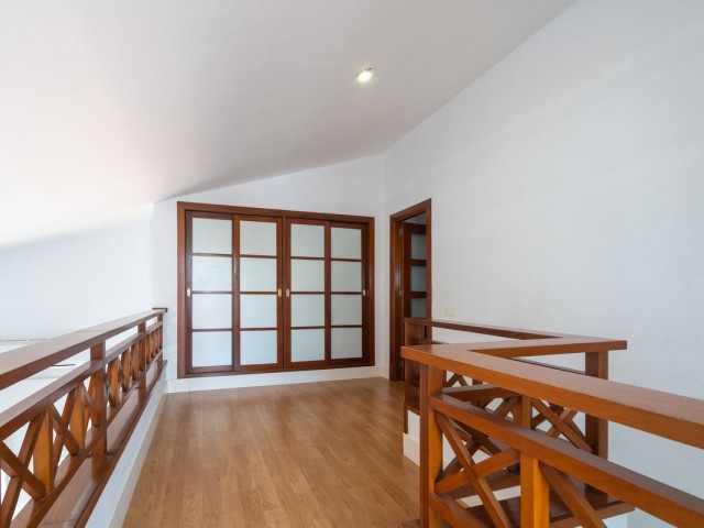 4 Bedrooms Apartment in La Carihuela
