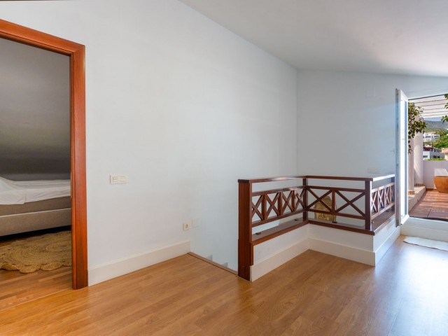 4 Bedrooms Apartment in La Carihuela