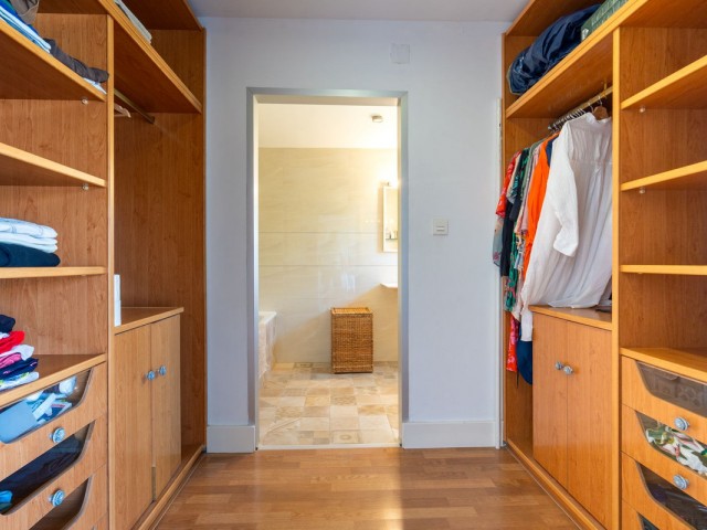 4 Bedrooms Apartment in La Carihuela