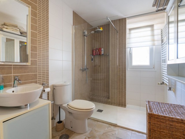 4 Bedrooms Apartment in La Carihuela