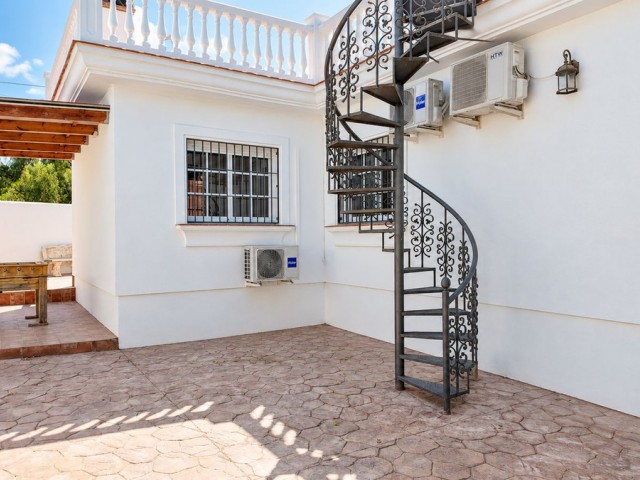 5 Bedrooms Villa in Alhaurín de la Torre