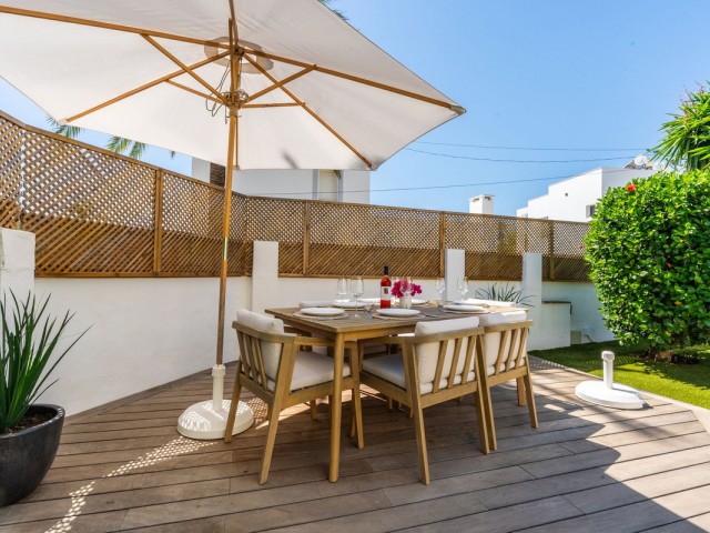 Villa, Marbesa, R5488297
