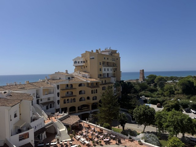 Apartamento con 2 Dormitorios  en Puerto de Cabopino
