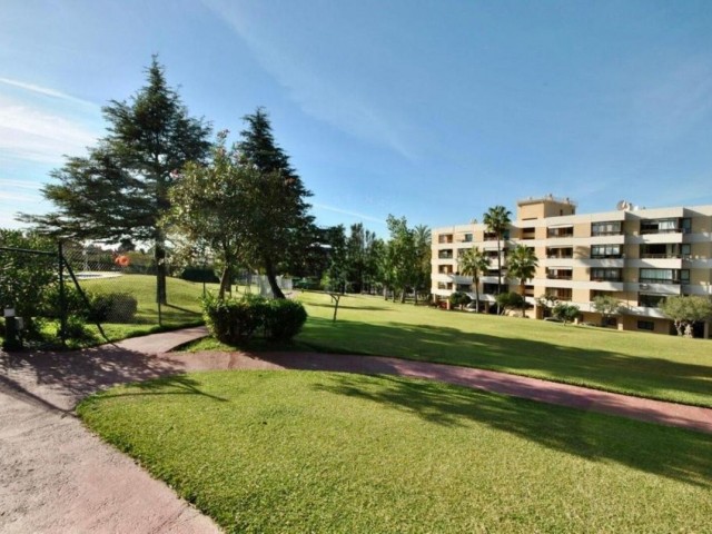 2 Bedrooms Apartment in Nueva Andalucía