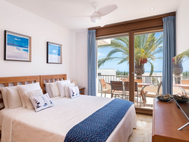 Apartamento con 3 Dormitorios  en Altos de los Monteros