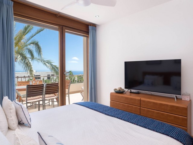 Apartamento con 3 Dormitorios  en Altos de los Monteros