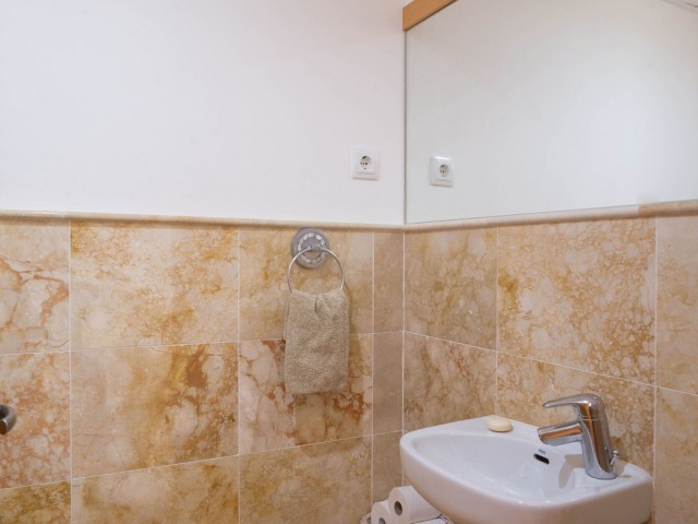 Apartamento con 3 Dormitorios  en Altos de los Monteros