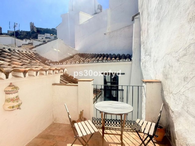 Adosado con 4 Dormitorios  en Casares Pueblo