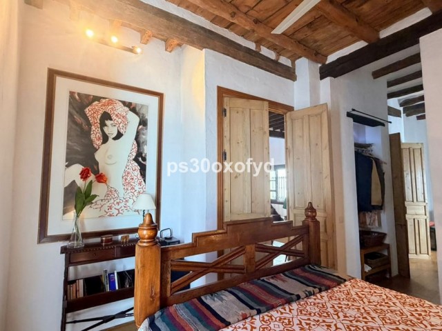 Adosado con 4 Dormitorios  en Casares Pueblo