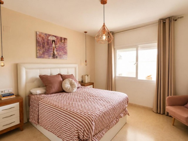 2 Bedrooms Apartment in Elviria