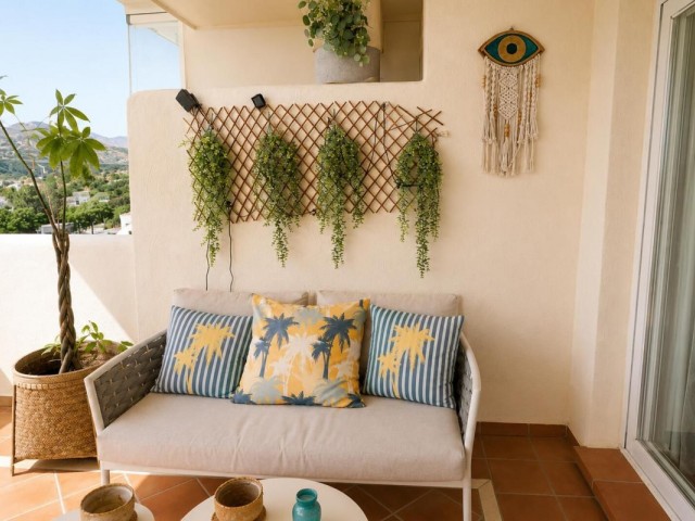 2 Bedrooms Apartment in Elviria