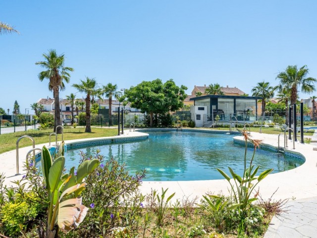 Apartment, La Duquesa, R5472475