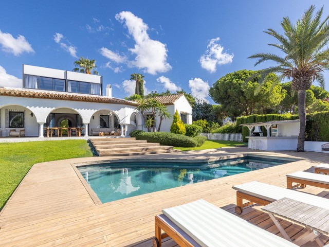 Villa con 5 Dormitorios  en Hacienda Las Chapas