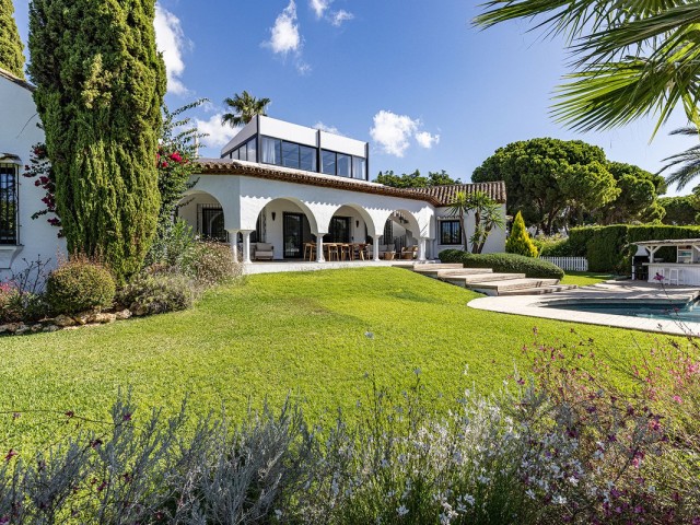 Villa con 5 Dormitorios  en Hacienda Las Chapas