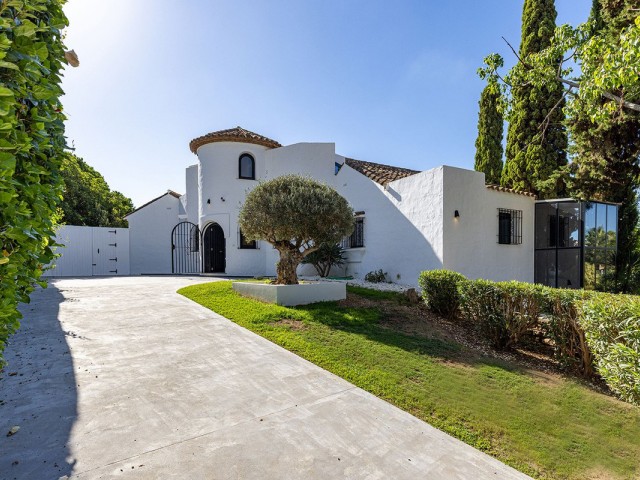 Villa con 5 Dormitorios  en Hacienda Las Chapas