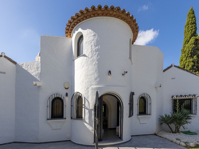 Villa con 5 Dormitorios  en Hacienda Las Chapas