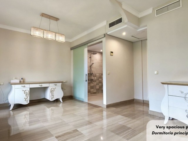 Apartamento con 3 Dormitorios  en Bahía de Marbella