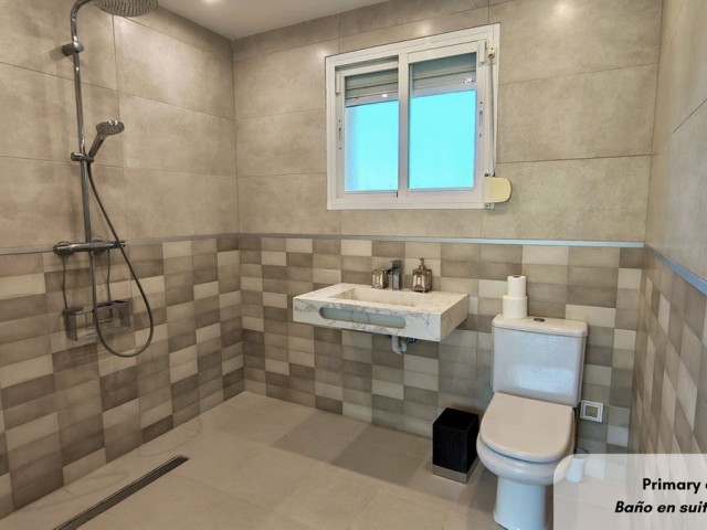 Apartamento con 3 Dormitorios  en Bahía de Marbella