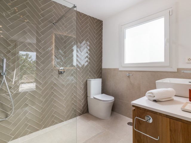2 Bedrooms Townhouse in Istán