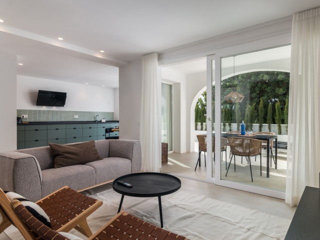 2 Bedrooms Townhouse in Istán