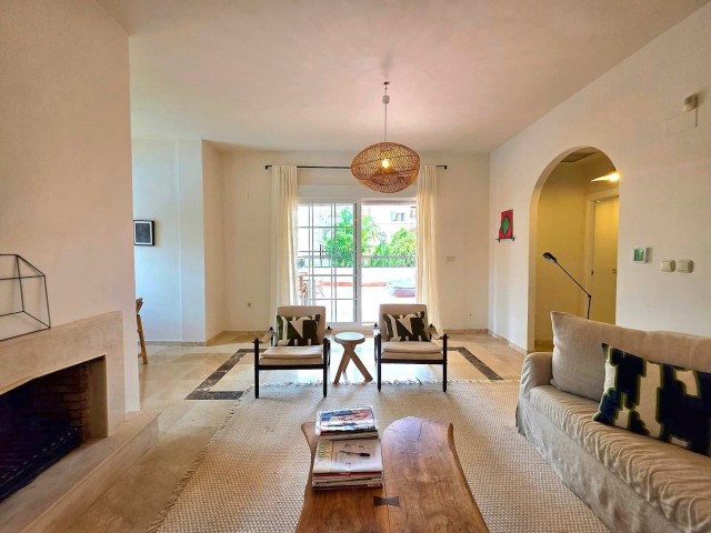 Apartment, Aloha, R5486923