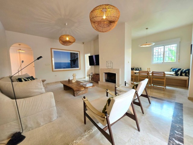 Apartamento con 3 Dormitorios  en Aloha