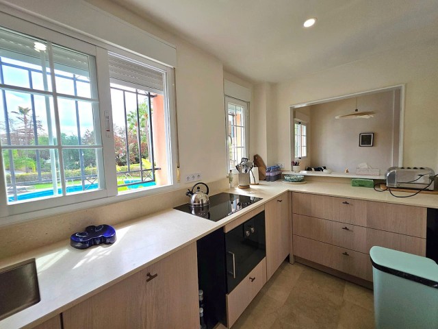 Apartamento con 3 Dormitorios  en Aloha