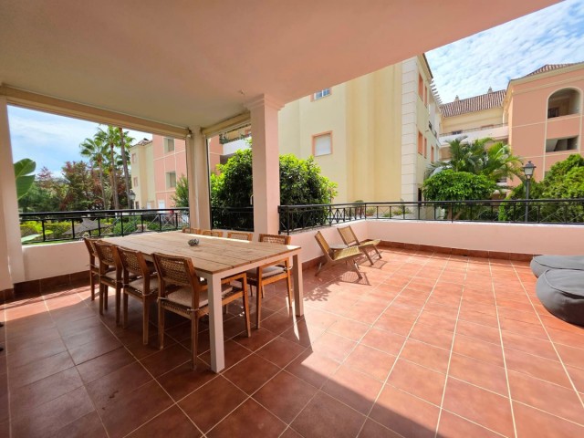 Apartamento con 3 Dormitorios  en Aloha