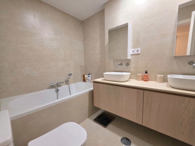 Apartamento con 3 Dormitorios  en Aloha