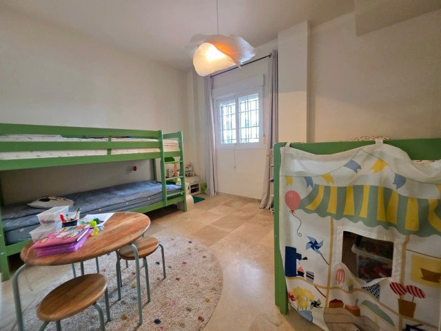 Apartamento con 3 Dormitorios  en Aloha