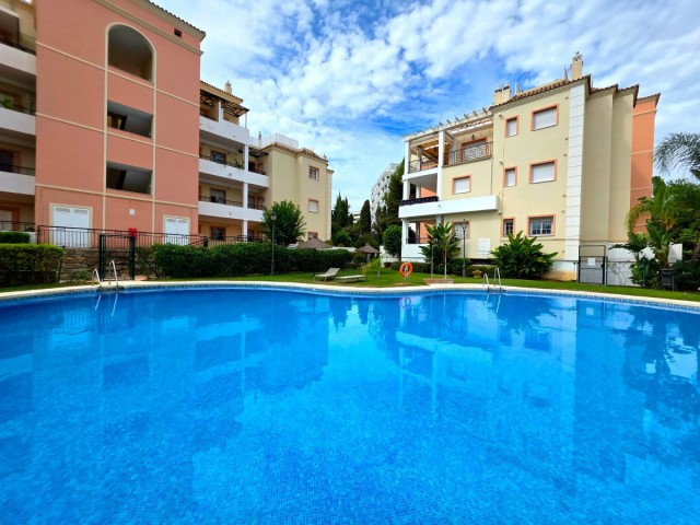 Apartamento con 3 Dormitorios  en Aloha