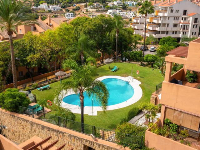 2 Bedrooms Apartment in Elviria