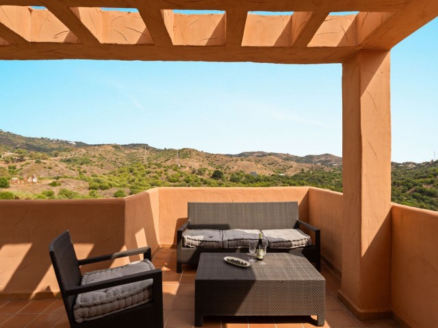 2 Bedrooms Apartment in Elviria