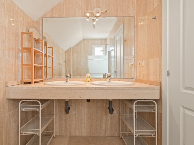 2 Bedrooms Apartment in Elviria