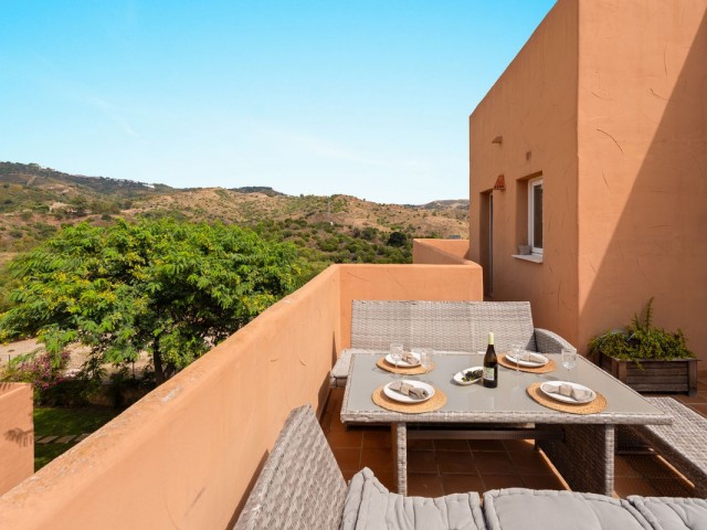 2 Bedrooms Apartment in Elviria