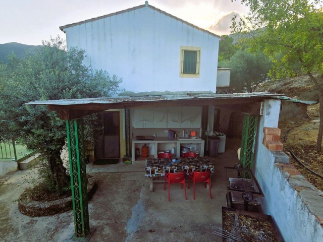 Villa con 4 Dormitorios  en Ojén