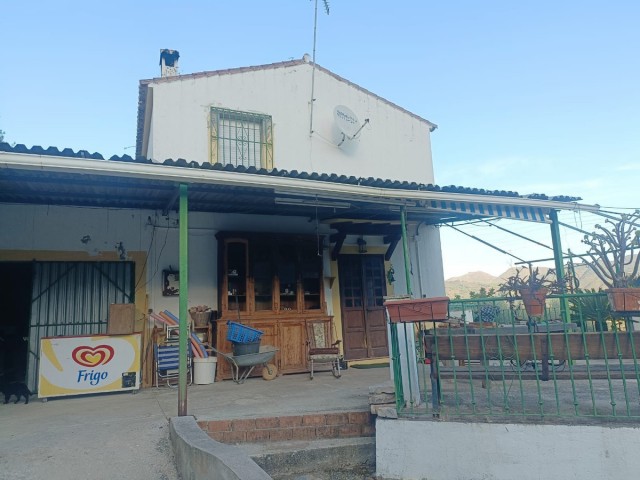Villa con 4 Dormitorios  en Ojén