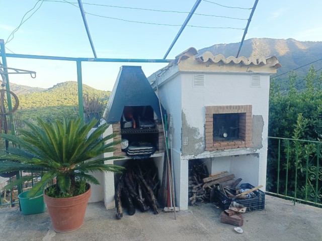 Villa con 4 Dormitorios  en Ojén